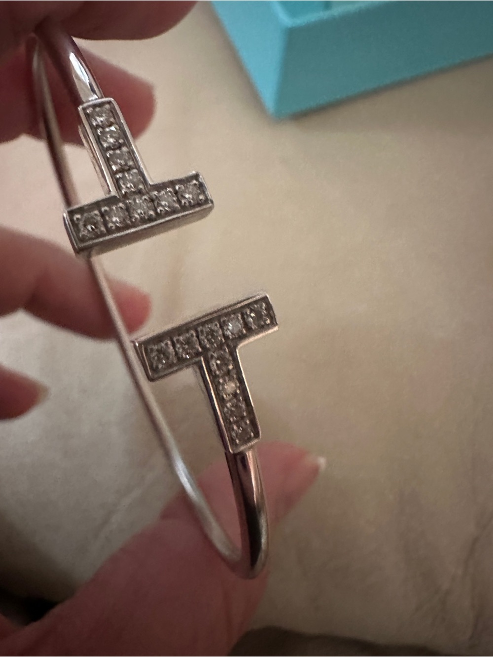Tiffany T ring Diamond Wire Bracelet
in White Gold - Picture 4 of 8